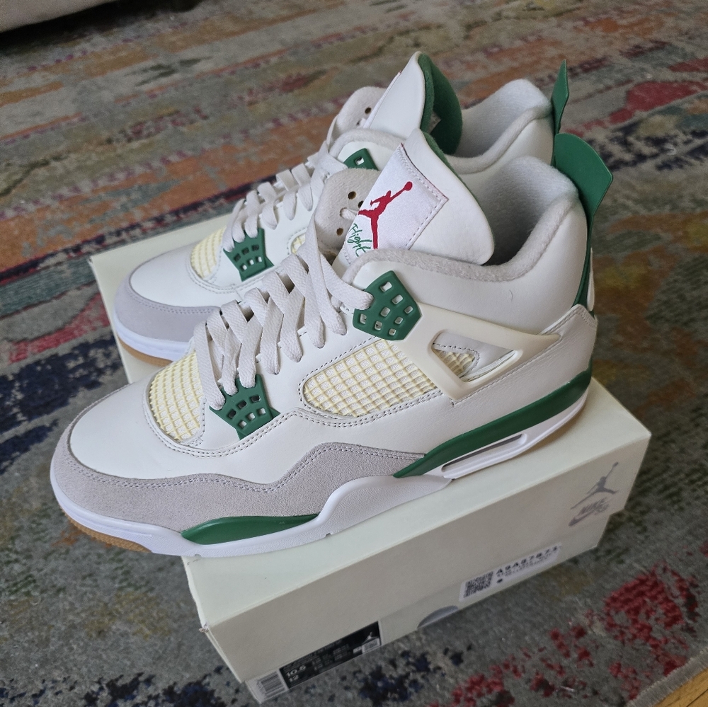 Jordan 4 SB pine green size 10.5